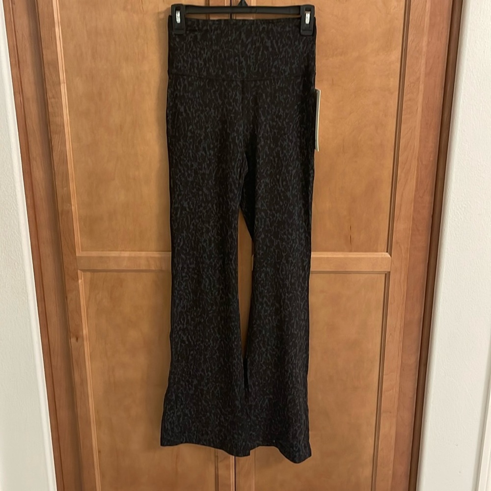 Lululemon NWT Groove Pant SHR Flare Nulu